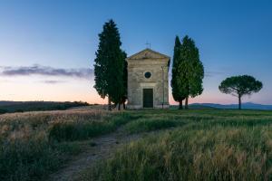 Toscana photography locations - Cappella Madonna di Vitaleta (Chapel )