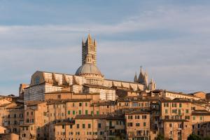Toscana instagram spots - Duomo di Siena West View