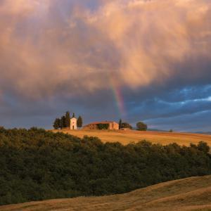 Provincia Di Siena photography locations - Chapel Vitaleta from the Road