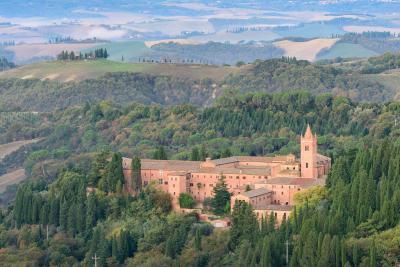 photos of Tuscany - Abbazia di Monte Oliveto Maggiore