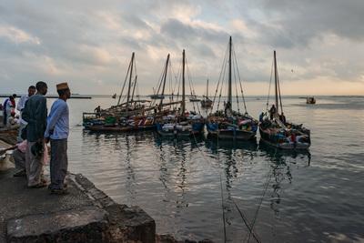 photo locations in Tanzania - Zanzibar Harbour & Fishermen