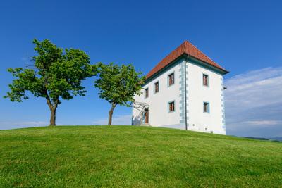 photo spots in Slovenia - Zlati Grič Mansion