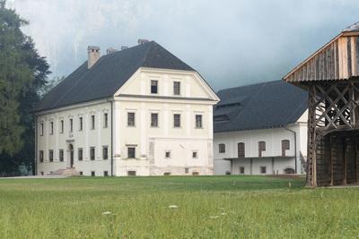 Slovenia photo spots - Visoko Mansion