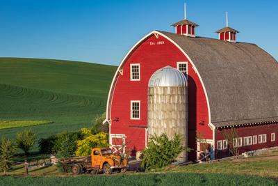 photography spots in Washington - Heidenreich Dairy Barn