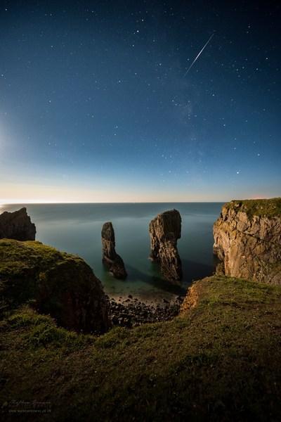pictures of South Wales - Elegug Stacks (Stack Rocks)