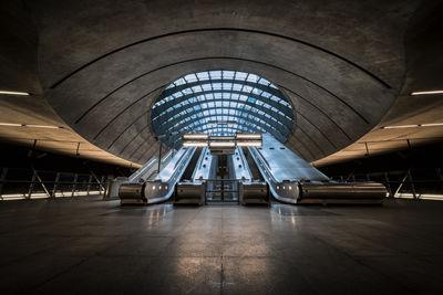 images of London - Canary Wharf Underground Station