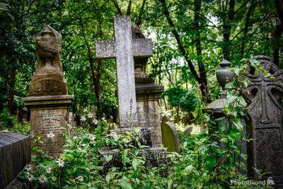 pictures of London - Highgate Cemetery