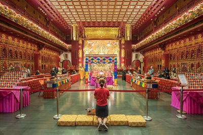 photo spots in Singapore - Buddha Tooth Relic Temple - Interior