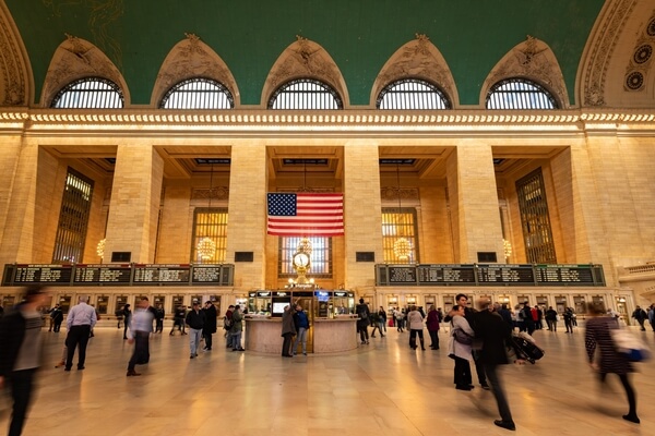 Wideangle shot of the interior of the Grand Central Terminal.