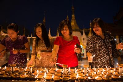 Myanmar (Burma) pictures - Shwedagon Pagoda ရွှေတိဂုံစေတီတော်