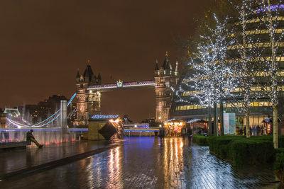 pictures of London - Christmas By The River, London Bridge City