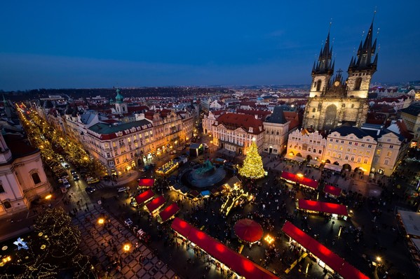 Wideangle view of the Old Town Square with the Christmas Market