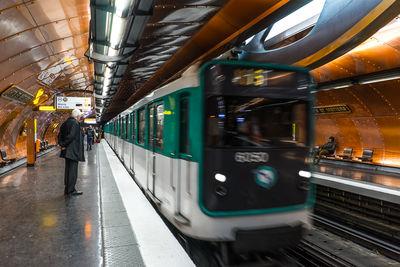 photos of Paris - Arts et Metiers Metro Station (Line 11)