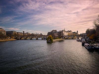 Paris photo spots - Pont des Arts