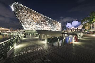 photos of Singapore - Louis Vuitton Exterior & Boardwalk