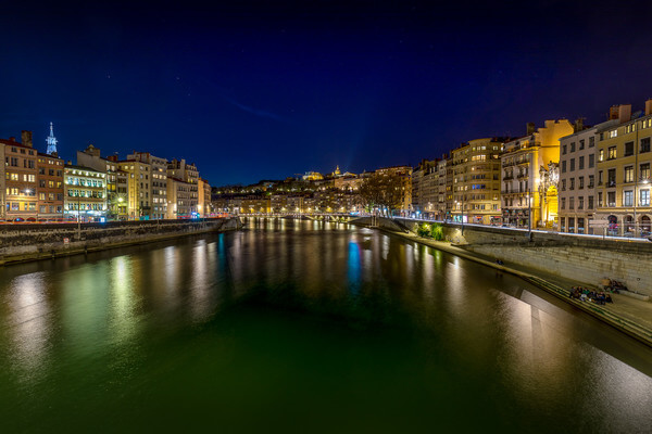 Blue hour on the Saône and the St-Vincent bridge in Lyon seen from the bridge of the Feuillee. On the righ,t we can see the bottom of the hill of the Croix-Rousse.