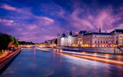 photography locations in Paris - The Seine seen from Pont Neuf