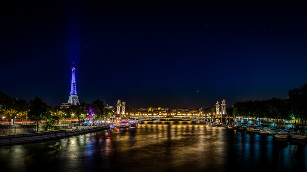 The Eiffel Tower ( "Copyright Tour Eiffel - illuminations Pierre Bideau") and the Pont Alexandre III seen the Pont de la Concorde at the night.
In the background, you can also see the Palais de Chaillot.