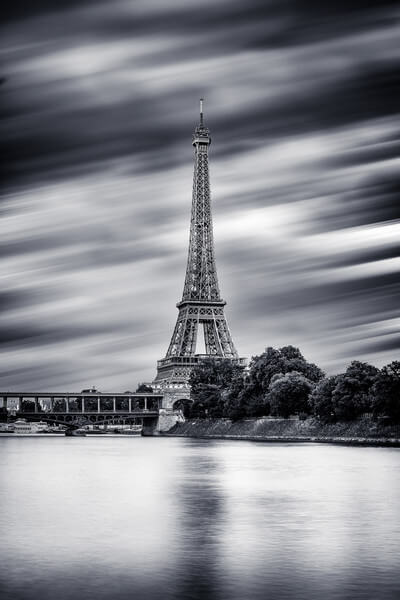 Bir Hakeim Bridge and the Eiffel Tower in B/W seen from the banks of the Seine, along the Voie Georges Pompidou.
