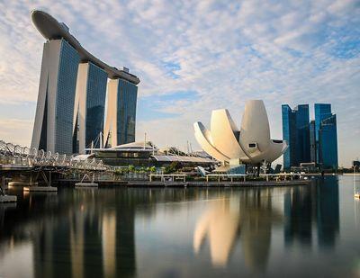 images of Singapore - Helix Bridge, Marina Bay Sands & ArtScience Museum
