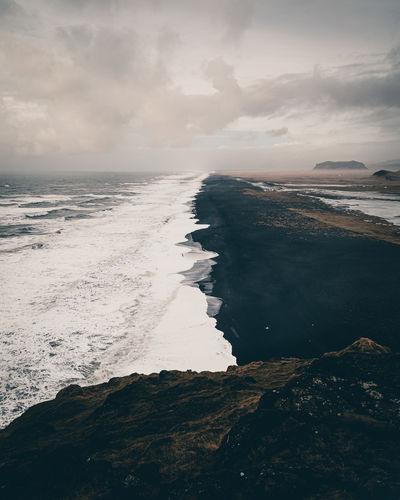 photography spots in Iceland - Dyrhólaey Black Beach Viewpoint