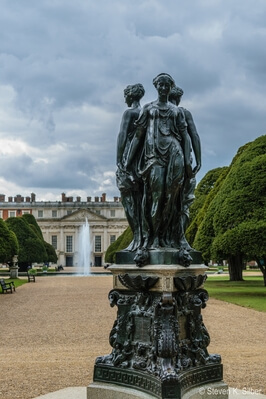 photo spots in England - Hampton Court Palace