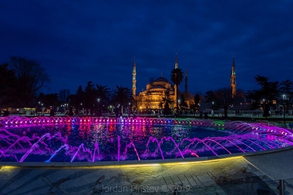the fountain between the Blue mosque and Hagia Sophia