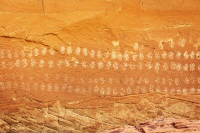 photography locations in Utah - Hundred Hands Pictograph