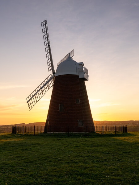 The windmill looks the best around the sunset/sunrise time.