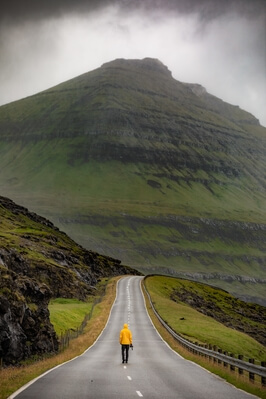 photo locations in Faroe Islands - Road to Funnningur