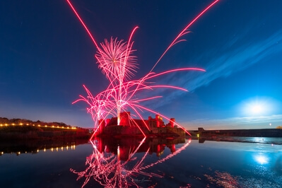 images of South Wales - Fireworks at Caerphilly Castle