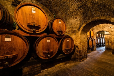 pictures of Tuscany - Cantina Contucci Montepulciano wine cellars