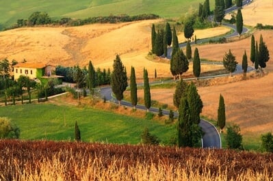 images of Tuscany - Monticchiello winding road