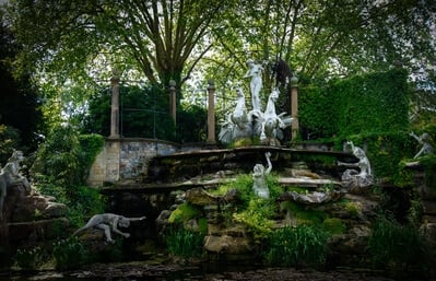 photo locations in England - The Naked Ladies, York House Gardens