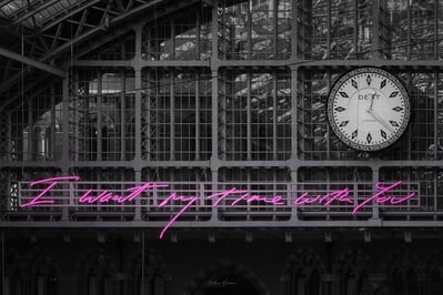 photo locations in London - St Pancras International - Neon Sign