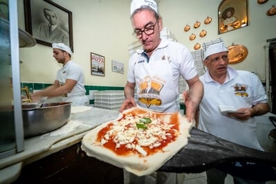 photo locations in Campania - Antica Pizzeria da Michele Food Photography