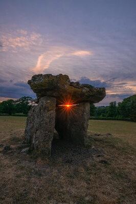 images of South Wales - St Lythan's Burial Chamber