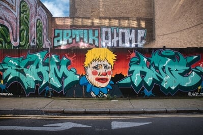 photos of London - Brick Lane Graffiti - Fashion Street