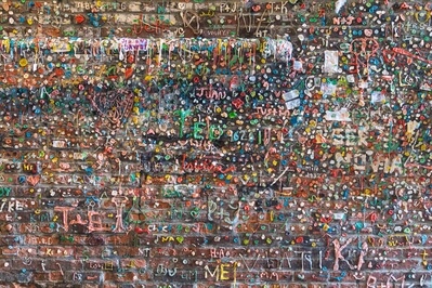 photo spots in Seattle - The Gum Wall