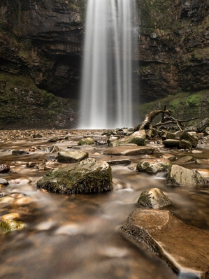 photo spots in Wales - Henrhyd Falls