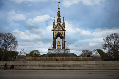 photo spots in England - The Albert Memorial, Kensington Gardens