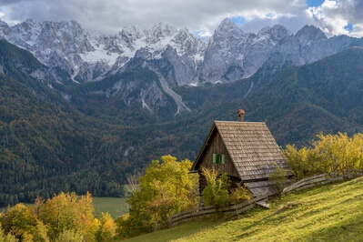 photography spots in Slovenia - Fairytale Chalet at Srednji Vrh