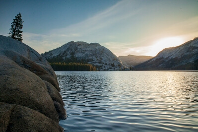 photos of Yosemite National Park - Tenaya Lake from the West End