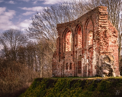 photography locations in Poland - Ruins of the church in Trzesacz