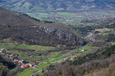 photo spots in Slovenia - Vipava Views from Col Village