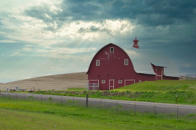 photo spots in United States - E Spangle Waverly Rd Red Barn
