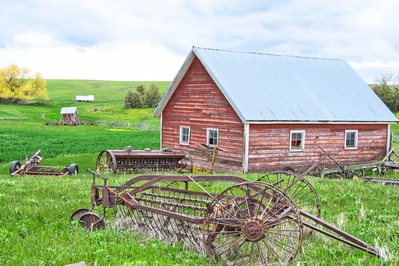 photography locations in Washington - Old Red Barn, Montgomery Ridge Road