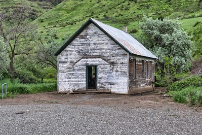 photo spots in United States - Abandoned Schoolhouse, Joseph Creek