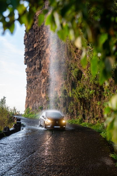 Cascata dos Anjos, car in the waterfall