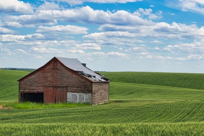 instagram locations in Lincoln County - Wind Whipped Barn of Creston
